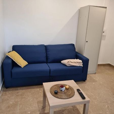 Studio Independant Et Bien Equipe Avec Veranda Commune 马恩河畔讷伊 外观 照片